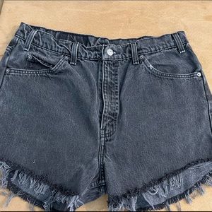 Vintage black Levi’s W36 gold tag